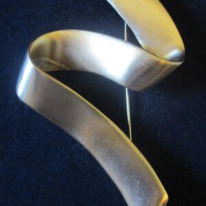 Vintage 1980's Large Monet Matte Gold Tone Ribbon Pin Brooch 3.25" x 3.75"